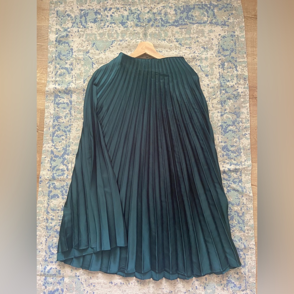 Zara Green Pleated A-Line skirt